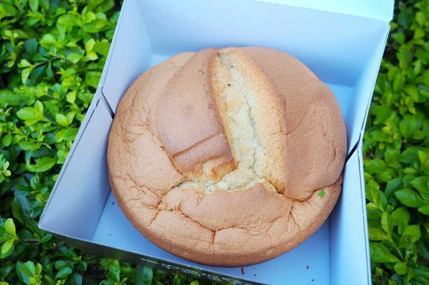 日賣八百顆超狂古早味手撕蛋糕,一顆只要$90多種口味隨你挑.還有年節送禮必買,搶翻天的好吃鳳凰酥.蛋黃酥