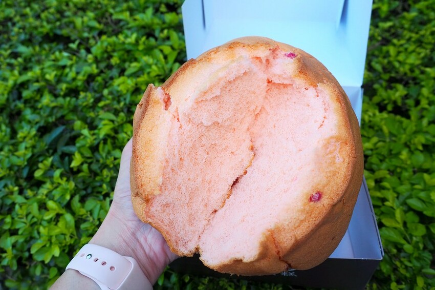 日賣八百顆超狂古早味手撕蛋糕,一顆只要$90多種口味隨你挑.還有年節送禮必買,搶翻天的好吃鳳凰酥.蛋黃酥