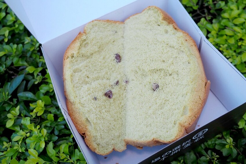 日賣八百顆超狂古早味手撕蛋糕,一顆只要$90多種口味隨你挑.還有年節送禮必買,搶翻天的好吃鳳凰酥.蛋黃酥