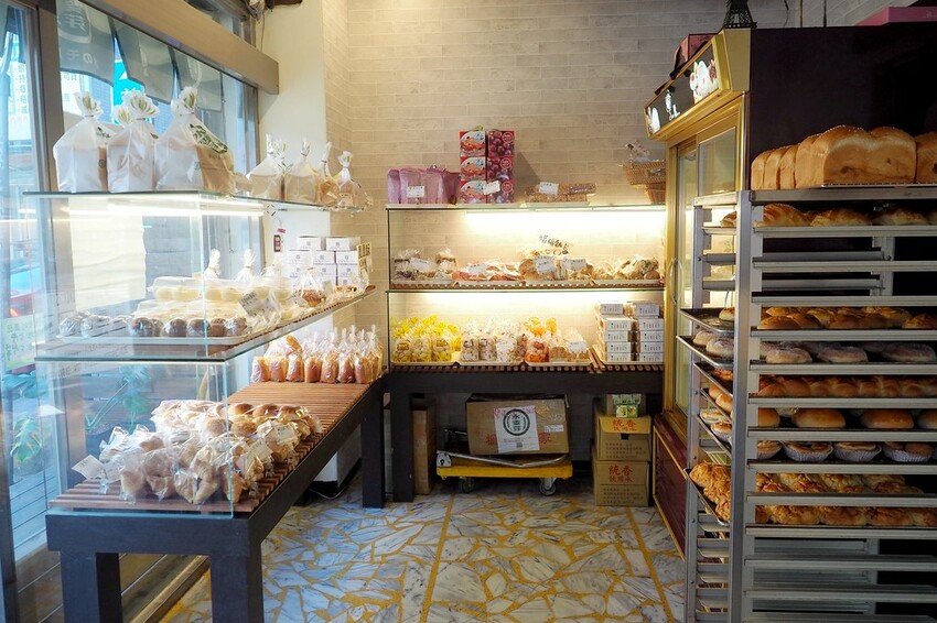 日賣八百顆超狂古早味手撕蛋糕,一顆只要$90多種口味隨你挑.還有年節送禮必買,搶翻天的好吃鳳凰酥.蛋黃酥