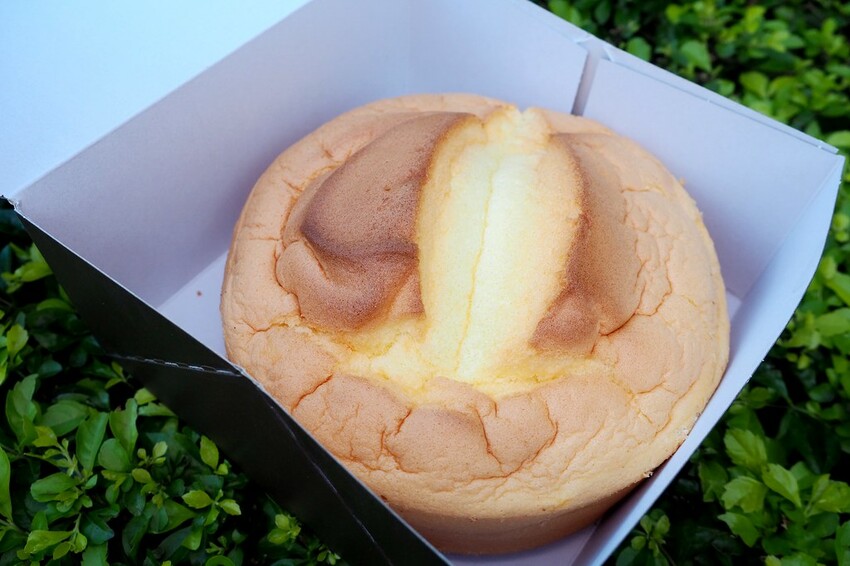 日賣八百顆超狂古早味手撕蛋糕,一顆只要$90多種口味隨你挑.還有年節送禮必買,搶翻天的好吃鳳凰酥.蛋黃酥