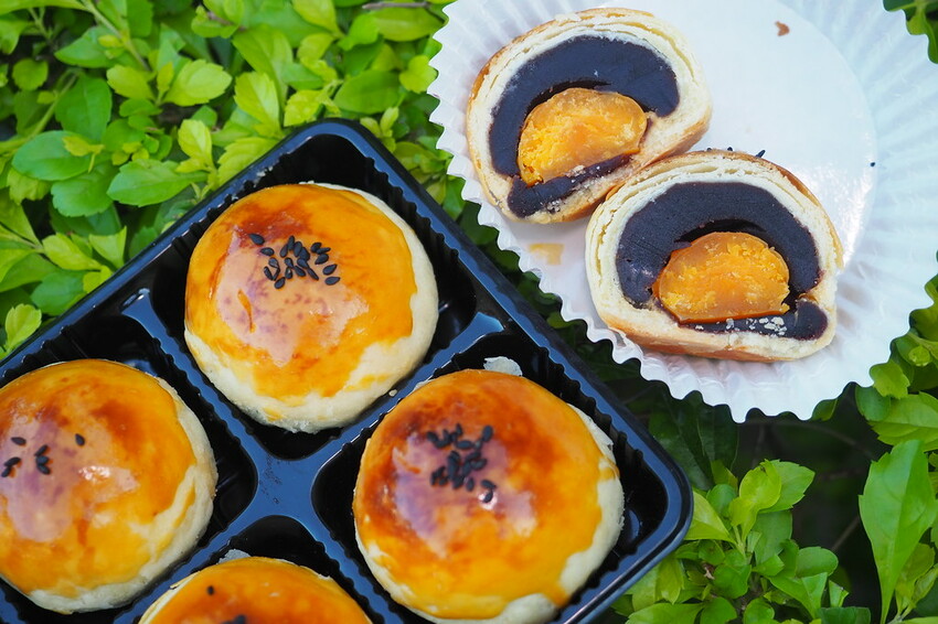 日賣八百顆超狂古早味手撕蛋糕,一顆只要$90多種口味隨你挑.還有年節送禮必買,搶翻天的好吃鳳凰酥.蛋黃酥