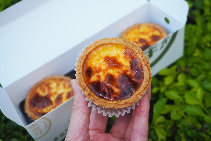 日賣八百顆超狂古早味手撕蛋糕,一顆只要$90多種口味隨你挑.還有年節送禮必買,搶翻天的好吃鳳凰酥.蛋黃酥