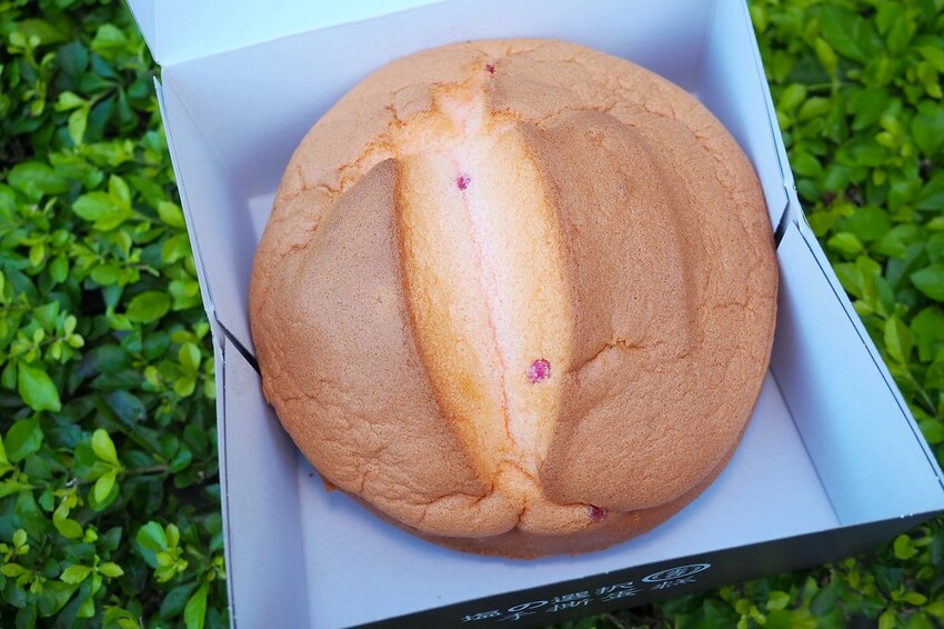 日賣八百顆超狂古早味手撕蛋糕,一顆只要$90多種口味隨你挑.還有年節送禮必買,搶翻天的好吃鳳凰酥.蛋黃酥