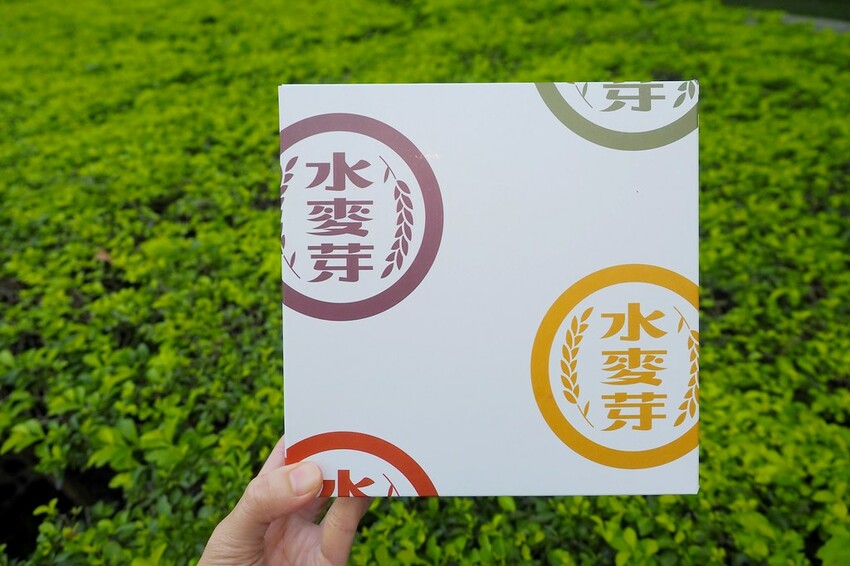 日賣八百顆超狂古早味手撕蛋糕,一顆只要$90多種口味隨你挑.還有年節送禮必買,搶翻天的好吃鳳凰酥.蛋黃酥