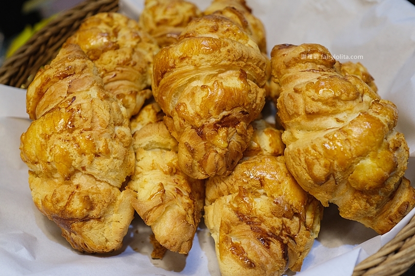 網友大讚口感就像日本生吐司?!每月狂銷超過2500顆,還沒開店就搶買!