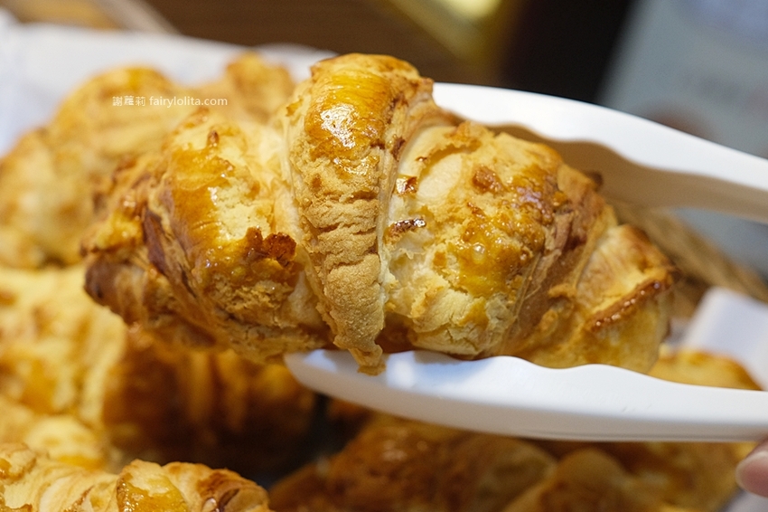 網友大讚口感就像日本生吐司?!每月狂銷超過2500顆,還沒開店就搶買!