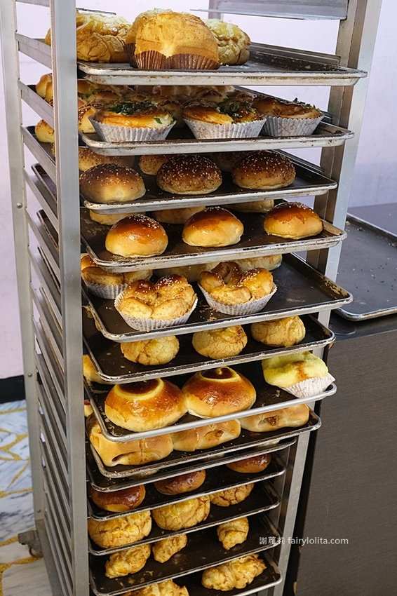 網友大讚口感就像日本生吐司?!每月狂銷超過2500顆,還沒開店就搶買!