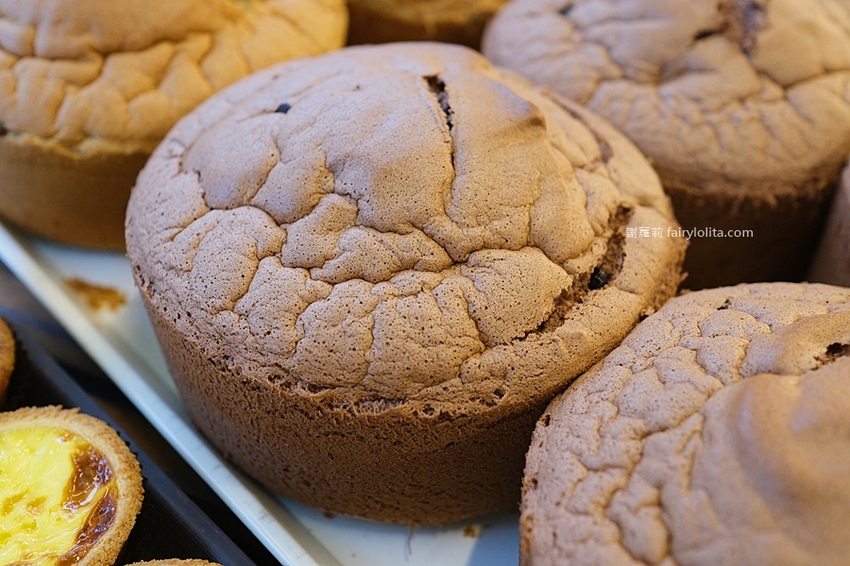 網友大讚口感就像日本生吐司?!每月狂銷超過2500顆,還沒開店就搶買!