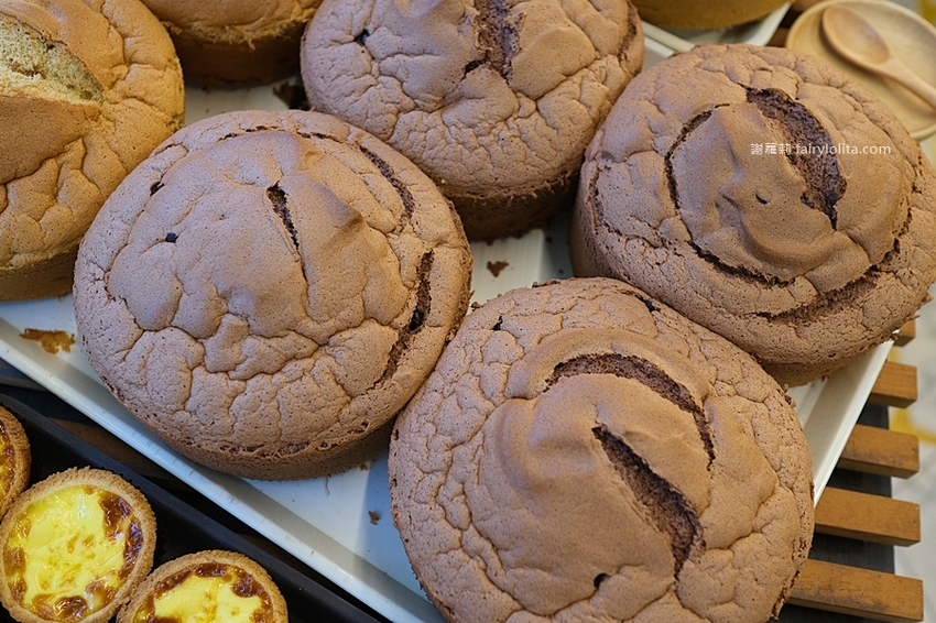 網友大讚口感就像日本生吐司?!每月狂銷超過2500顆,還沒開店就搶買!