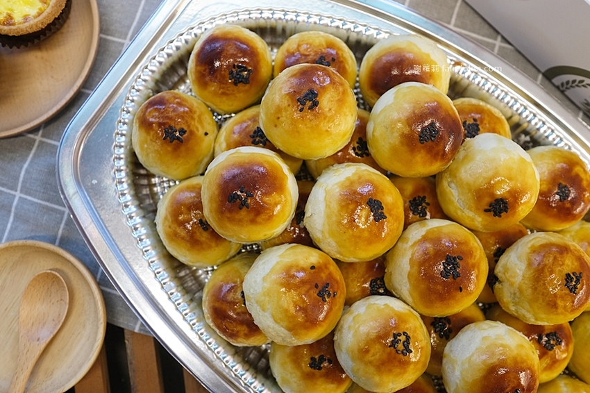 網友大讚口感就像日本生吐司?!每月狂銷超過2500顆,還沒開店就搶買!