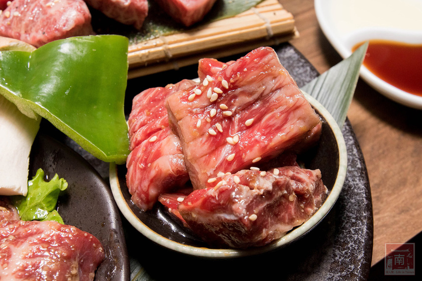 【臺南美食】台南燒肉店｜傳承正統日式燒肉文化｜手切冷藏頂級肉品｜店員的協助讓燒肉變好吃了｜多人和一個人都適合的燒肉店~~壹心燒肉台南安平店 - 南人幫