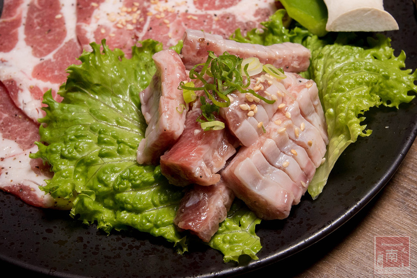 【臺南美食】台南燒肉店｜傳承正統日式燒肉文化｜手切冷藏頂級肉品｜店員的協助讓燒肉變好吃了｜多人和一個人都適合的燒肉店~~壹心燒肉台南安平店 - 南人幫