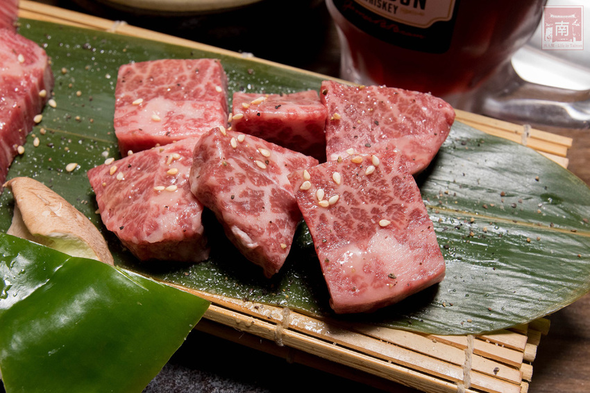 【臺南美食】台南燒肉店｜傳承正統日式燒肉文化｜手切冷藏頂級肉品｜店員的協助讓燒肉變好吃了｜多人和一個人都適合的燒肉店~~壹心燒肉台南安平店 - 南人幫