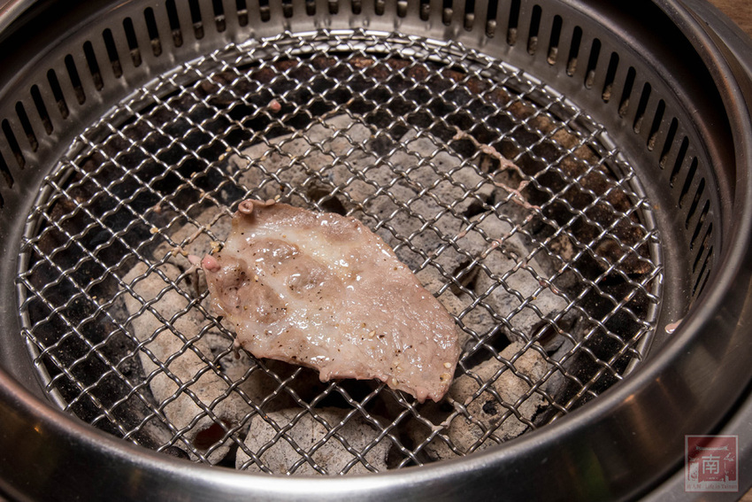 【臺南美食】台南燒肉店｜傳承正統日式燒肉文化｜手切冷藏頂級肉品｜店員的協助讓燒肉變好吃了｜多人和一個人都適合的燒肉店~~壹心燒肉台南安平店 - 南人幫