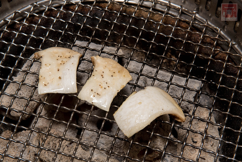 【臺南美食】台南燒肉店｜傳承正統日式燒肉文化｜手切冷藏頂級肉品｜店員的協助讓燒肉變好吃了｜多人和一個人都適合的燒肉店~~壹心燒肉台南安平店 - 南人幫