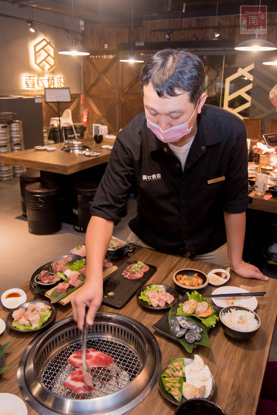 【臺南美食】台南燒肉店｜傳承正統日式燒肉文化｜手切冷藏頂級肉品｜店員的協助讓燒肉變好吃了｜多人和一個人都適合的燒肉店~~壹心燒肉台南安平店 - 南人幫