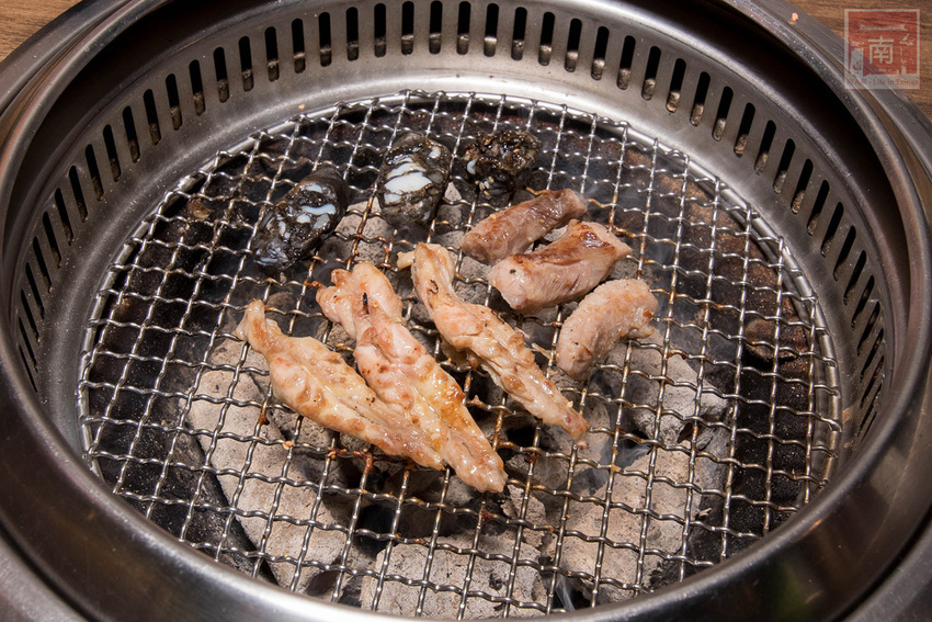 【臺南美食】台南燒肉店｜傳承正統日式燒肉文化｜手切冷藏頂級肉品｜店員的協助讓燒肉變好吃了｜多人和一個人都適合的燒肉店~~壹心燒肉台南安平店 - 南人幫