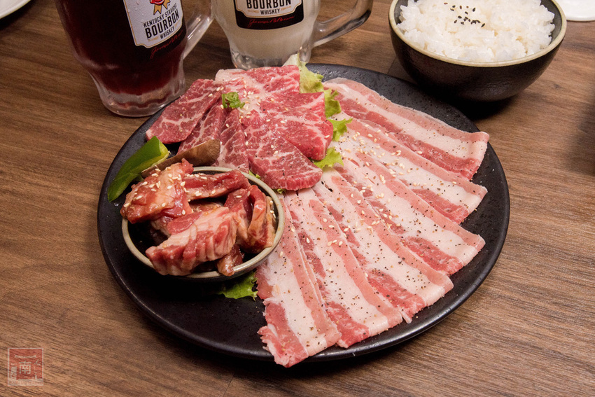 【臺南美食】台南燒肉店｜傳承正統日式燒肉文化｜手切冷藏頂級肉品｜店員的協助讓燒肉變好吃了｜多人和一個人都適合的燒肉店~~壹心燒肉台南安平店 - 南人幫