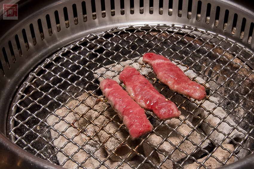 【臺南美食】台南燒肉店｜傳承正統日式燒肉文化｜手切冷藏頂級肉品｜店員的協助讓燒肉變好吃了｜多人和一個人都適合的燒肉店~~壹心燒肉台南安平店 - 南人幫