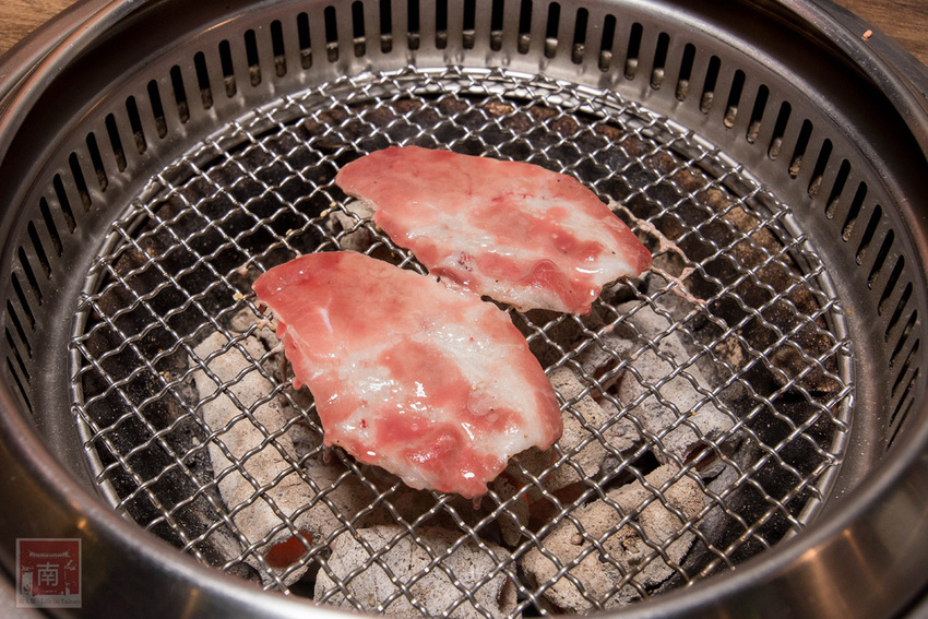 【臺南美食】台南燒肉店｜傳承正統日式燒肉文化｜手切冷藏頂級肉品｜店員的協助讓燒肉變好吃了｜多人和一個人都適合的燒肉店~~壹心燒肉台南安平店 - 南人幫