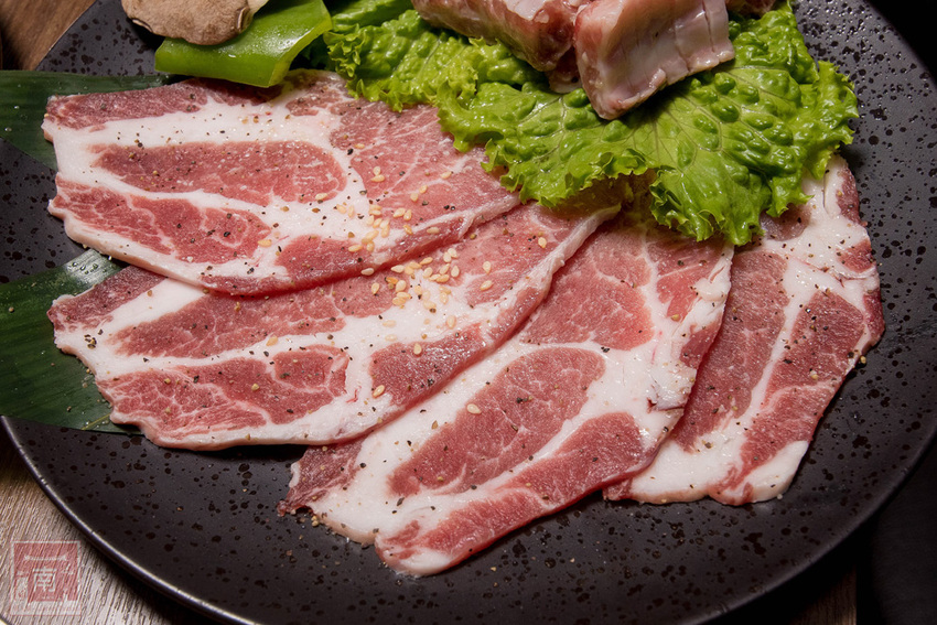 【臺南美食】台南燒肉店｜傳承正統日式燒肉文化｜手切冷藏頂級肉品｜店員的協助讓燒肉變好吃了｜多人和一個人都適合的燒肉店~~壹心燒肉台南安平店 - 南人幫