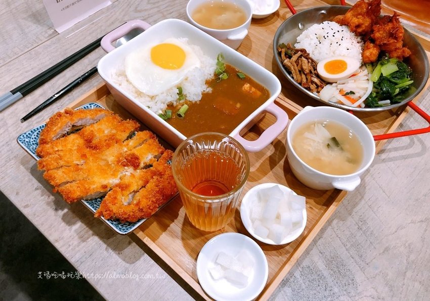 〖Fun Pu 飯鋪〗巷弄少女心噴發小店！咖喱飯吃完還能續飯？加30元升級厚切豬排．檸檬茶免費暢飲