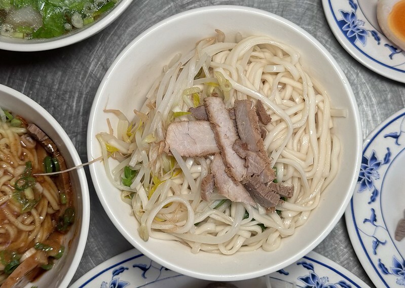 大溪美食地標達摩麵店,在地人激推擔仔麵與黑白切,老街飄香一甲子