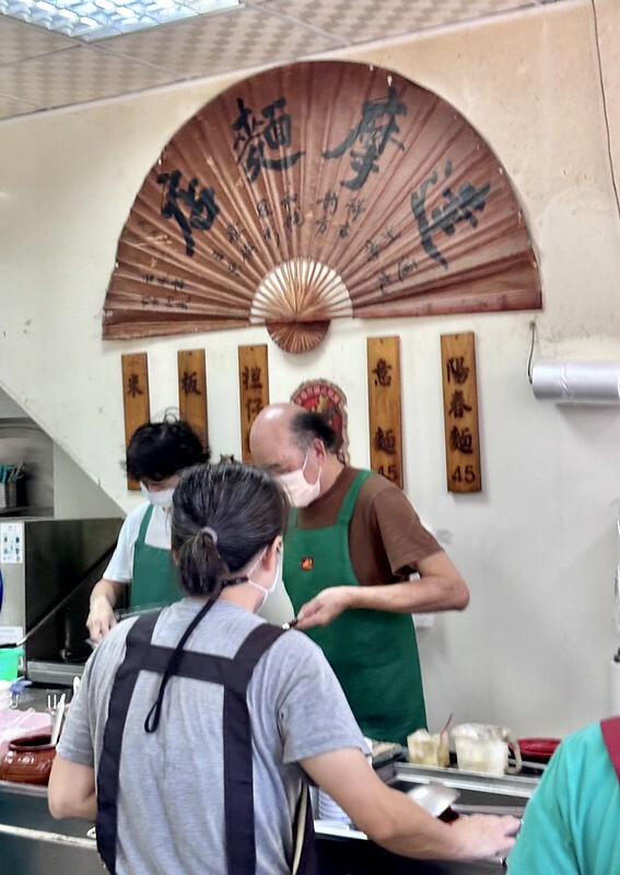 大溪美食地標達摩麵店,在地人激推擔仔麵與黑白切,老街飄香一甲子