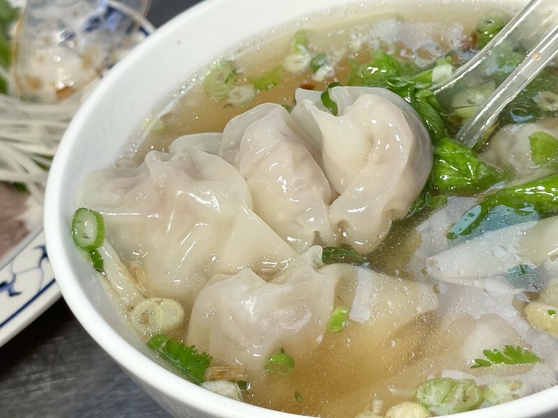 大溪美食地標達摩麵店,在地人激推擔仔麵與黑白切,老街飄香一甲子