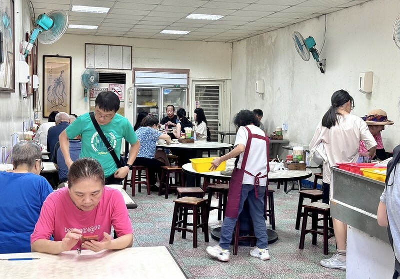 大溪美食地標達摩麵店,在地人激推擔仔麵與黑白切,老街飄香一甲子