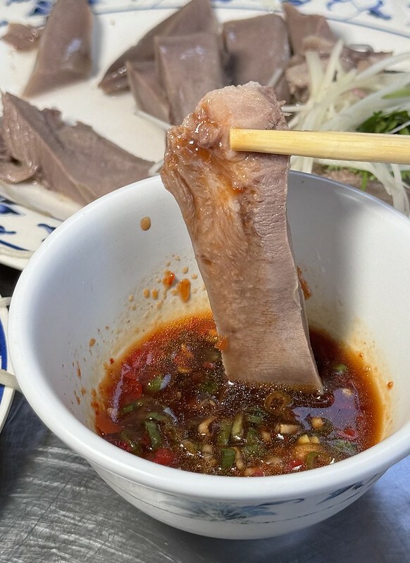 大溪美食地標達摩麵店,在地人激推擔仔麵與黑白切,老街飄香一甲子