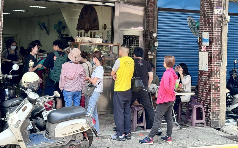 大溪美食地標達摩麵店,在地人激推擔仔麵與黑白切,老街飄香一甲子