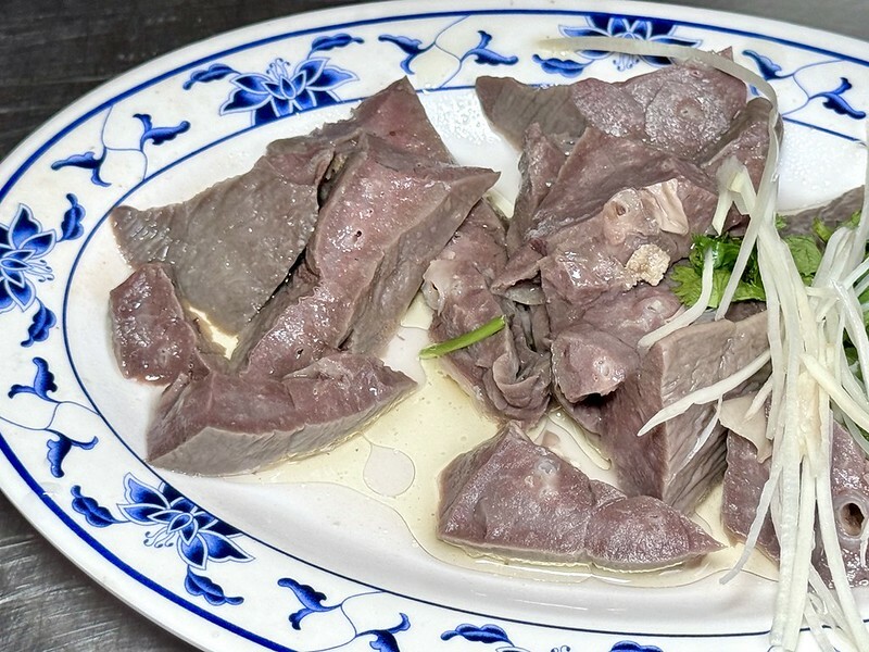 大溪美食地標達摩麵店,在地人激推擔仔麵與黑白切,老街飄香一甲子