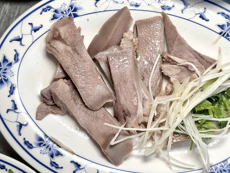 大溪美食地標達摩麵店,在地人激推擔仔麵與黑白切,老街飄香一甲子