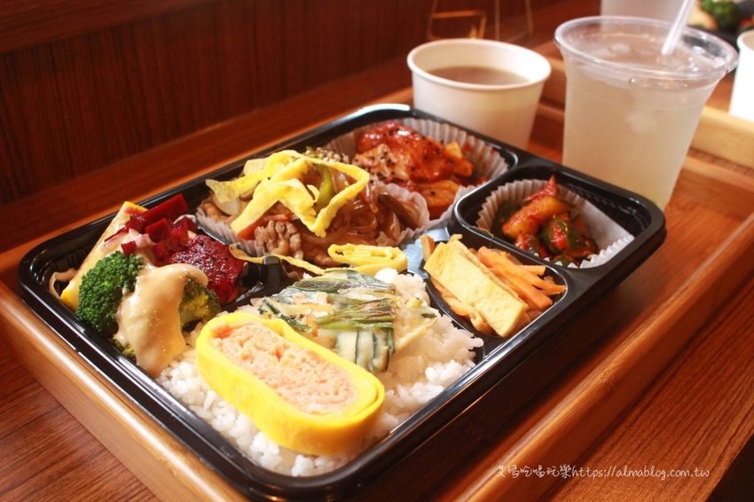 〖Finebox 好食〗韓國女生開的便當店！豪華편리한多達七樣菜．附大醬湯＆手工飲