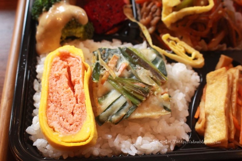 〖Finebox 好食〗韓國女生開的便當店！豪華편리한多達七樣菜．附大醬湯＆手工飲