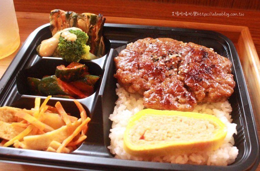 〖Finebox 好食〗韓國女生開的便當店！豪華편리한多達七樣菜．附大醬湯＆手工飲