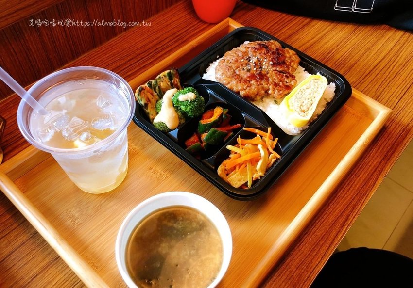 〖Finebox 好食〗韓國女生開的便當店！豪華편리한多達七樣菜．附大醬湯＆手工飲