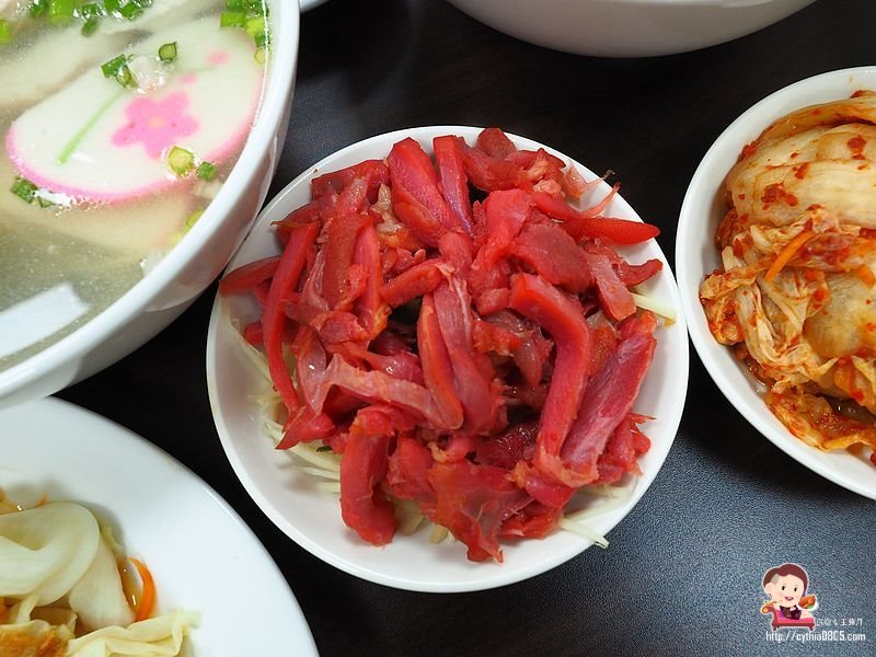桃園平鎮美食-台南肉燥飯-霸氣虱目魚皮山蓋飯很驚人,在這裡找到我要的台南味 (邀約) @民宿女王芽月-美食.旅遊.全台趴趴走