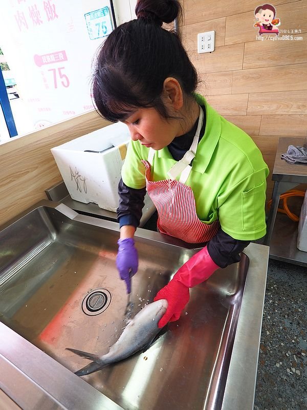 桃園平鎮美食-台南肉燥飯-霸氣虱目魚皮山蓋飯很驚人,在這裡找到我要的台南味 (邀約) @民宿女王芽月-美食.旅遊.全台趴趴走