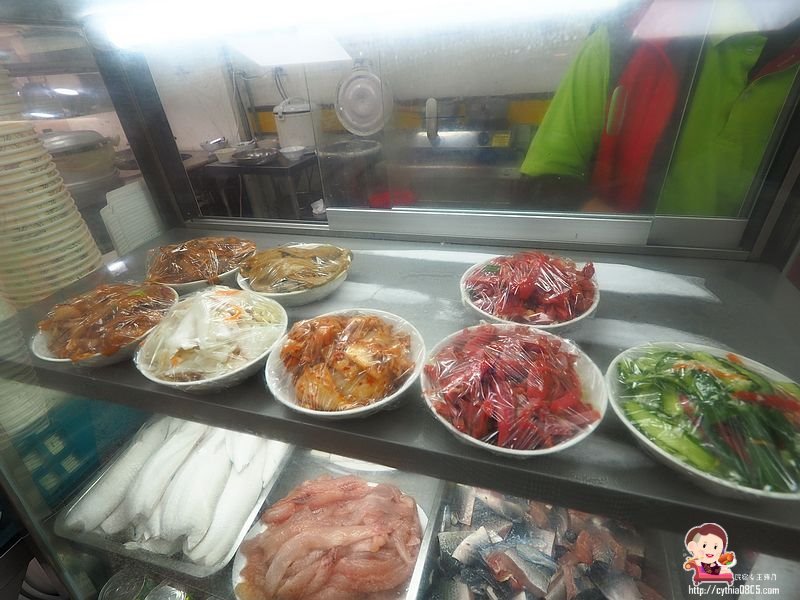 桃園平鎮美食-台南肉燥飯-霸氣虱目魚皮山蓋飯很驚人,在這裡找到我要的台南味 (邀約) @民宿女王芽月-美食.旅遊.全台趴趴走