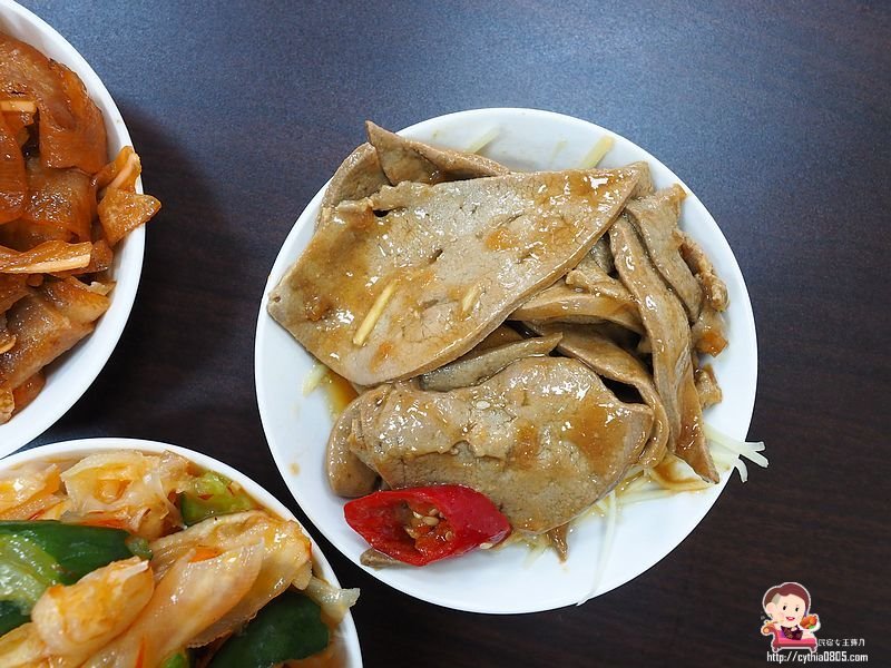 桃園平鎮美食-台南肉燥飯-霸氣虱目魚皮山蓋飯很驚人,在這裡找到我要的台南味 (邀約) @民宿女王芽月-美食.旅遊.全台趴趴走