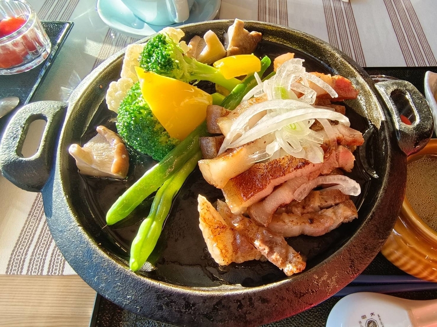 【新竹.尖石】宇老觀景台+魯壁一家人寵物友善餐廳超美景觀需預約