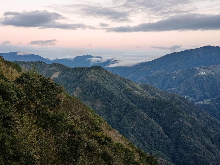 【新竹.尖石】宇老觀景台+魯壁一家人寵物友善餐廳超美景觀需預約