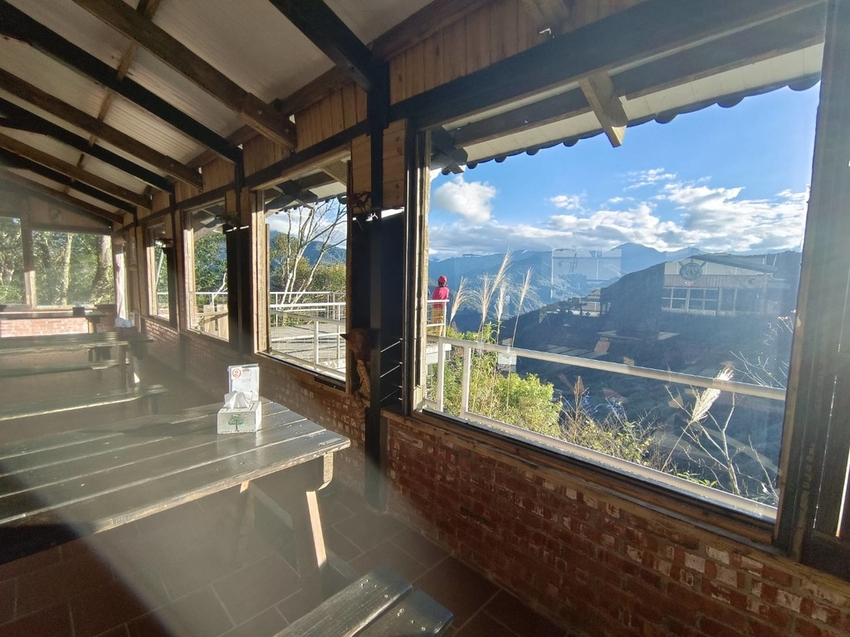 【新竹.尖石】宇老觀景台+魯壁一家人寵物友善餐廳超美景觀需預約