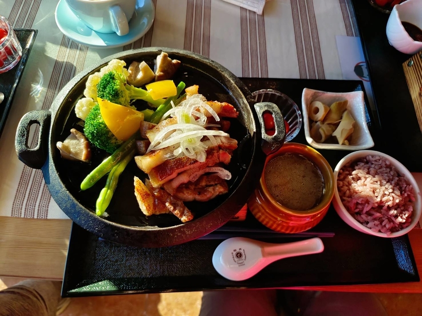 【新竹.尖石】宇老觀景台+魯壁一家人寵物友善餐廳超美景觀需預約