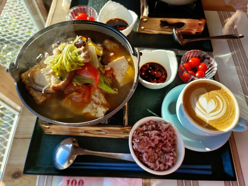 【新竹.尖石】宇老觀景台+魯壁一家人寵物友善餐廳超美景觀需預約