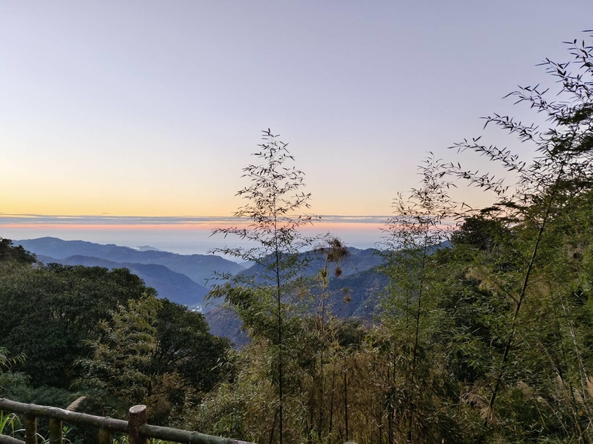 【新竹.尖石】宇老觀景台+魯壁一家人寵物友善餐廳超美景觀需預約