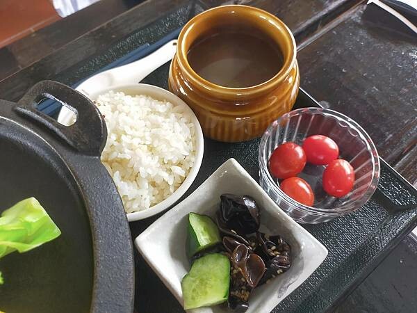 新竹尖石魯壁一家人~特色餐點~近宇老觀景台~山嵐飄上來的日子